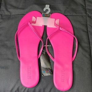 MixIt pink flip flop sandals size 9